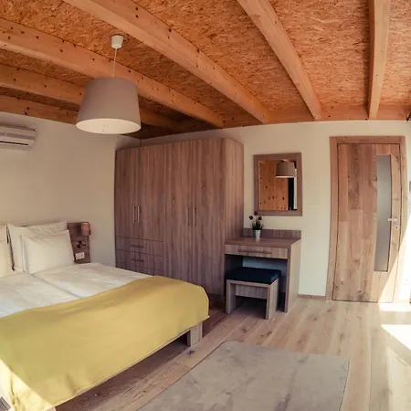 אתר נופש Unikatni Parkhotel & Organic - Tyrolska Sauna A Fitness 4*