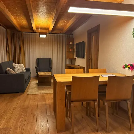Luxusní tyrolský chalet s vířivkou v parkhotelu Villa Resort&Organic Spa Rezort Ceske Budejovice