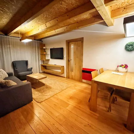 Luxusní tyrolský chalet s vířivkou v parkhotelu Villa Resort&Organic Spa Ceske Budejovice