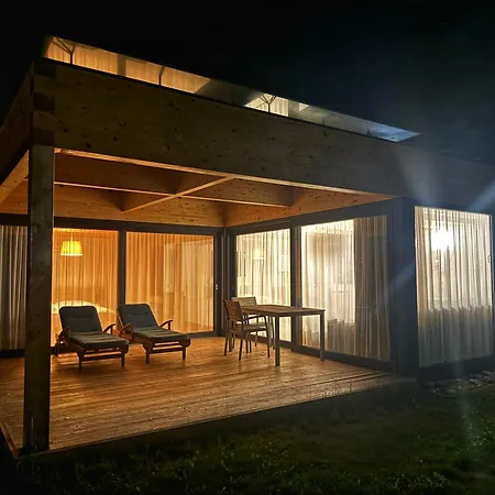 Luxusní tyrolský chalet s vířivkou v parkhotelu Villa Resort&Organic Spa Rezort
