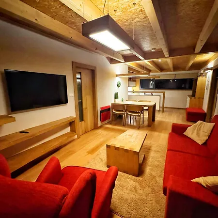 Rezort Luxusní tyrolský chalet s vířivkou v parkhotelu Villa Resort&Organic Spa 4*