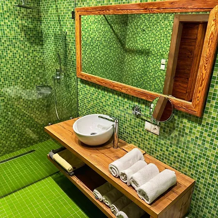 Rezort Luxusní tyrolský chalet s vířivkou v parkhotelu Villa Resort&Organic Spa Ceske Budejovice