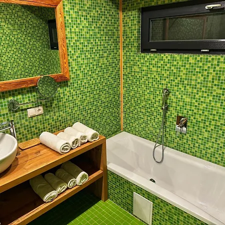 Luxusní tyrolský chalet s vířivkou v parkhotelu Villa Resort&Organic Spa 4* Ceske Budejovice