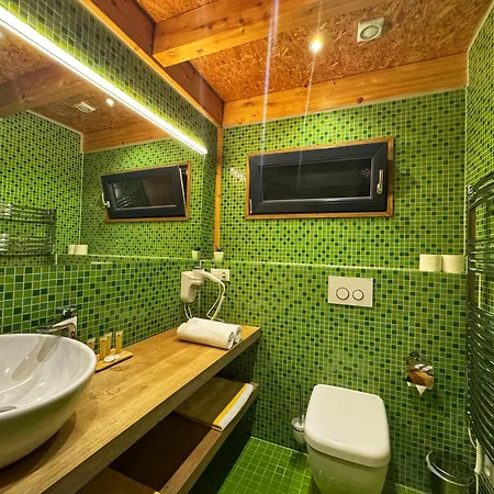 Luxusní tyrolský chalet s vířivkou v parkhotelu Villa Resort&Organic Spa 4*