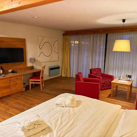Rezort Luxusní tyrolský chalet s vířivkou v parkhotelu Villa Resort&Organic Spa 4*