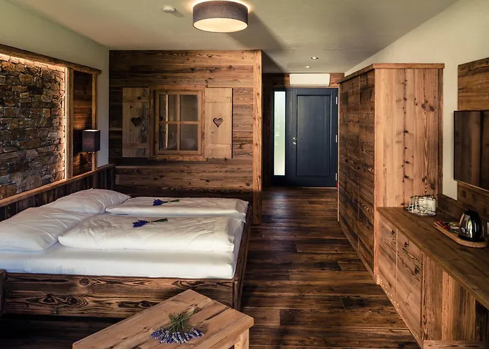 Luxusni Tyrolsky S Virivkou V Parkhotelu & Organic 4* 捷克布杰约维采